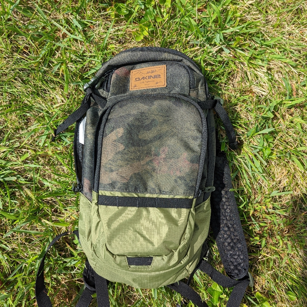 Dakine Session 12L hydration backpack (peatland camo)